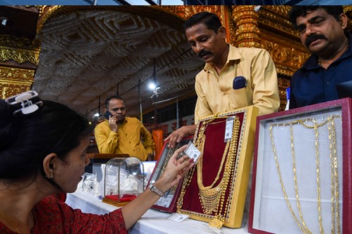 Gold reaches record high, poised for best month in 14 years