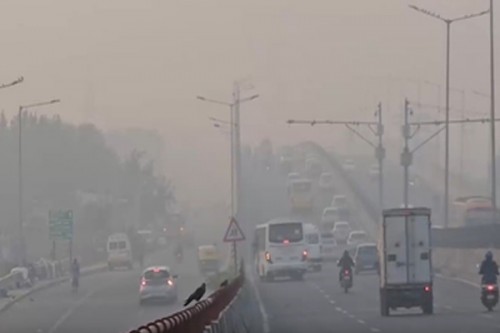 Toxic smog continues to engulf Delhi, AQI remains above 400