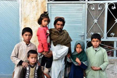 Afghan refugees face crisis as Pakistan revokes PoR cards