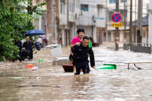 Rainstorms force evacuation of over 15,000 residents in China's Chongqing