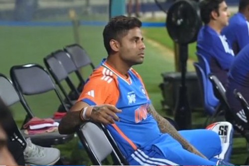 Gavaskar praises praises he is a very unorthodox thinker?