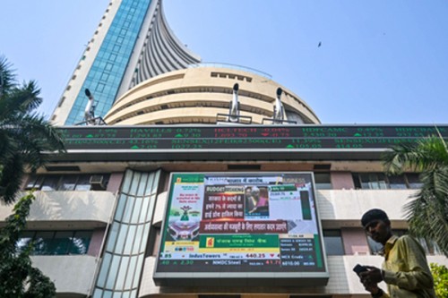 Sensex, Nifty post early losses amid weak global cues