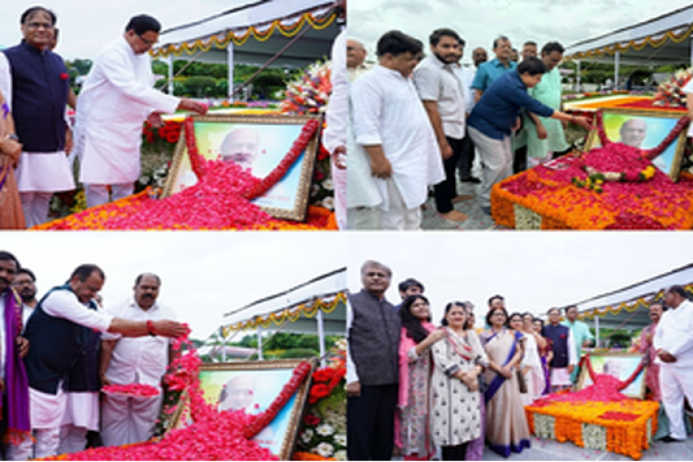Telangana: Leaders pay tributes to former PM Narasimha Rao on birth anniversary