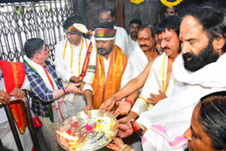 Telangana CM launches Vemulawada temple development works