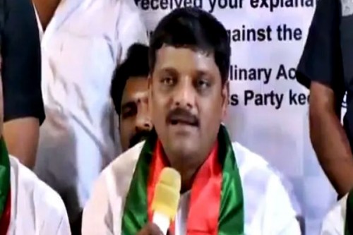 Suspended MLC Mallanna Accuses Telangana CM of Secretly Backing BJP