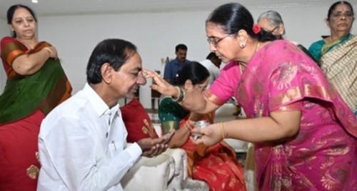 Four sisters tie rakhis to Chief Minister K. Chandrasekhar Rao's