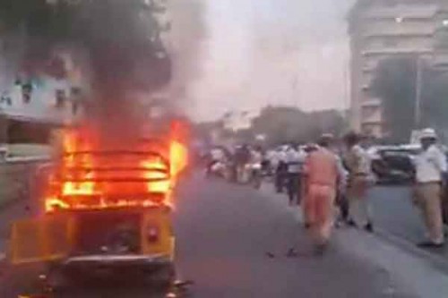 Auto rickshaw driver sets vehicle ablaze in Hyderabad in protest