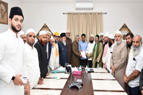 Ahead of Telangana polls, United Muslim Forum extends support to BRS