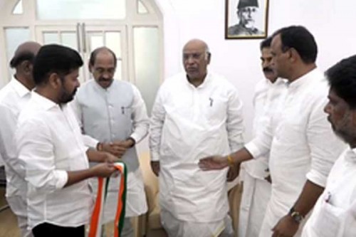 Boost for Telangana Congress as eight BRS, BJP leaders switch loyalties