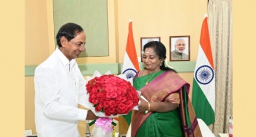 After cold war, Telangana CM shares dais with Governor
