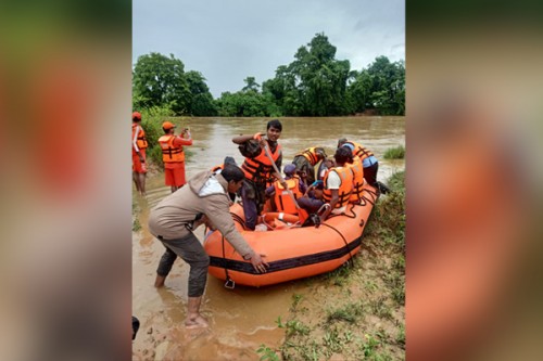 Telangana sounds alert as Godavari crosses first danger mark