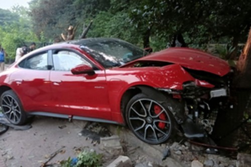 Speeding Porsche crashes into KBR Park fence in Hyderabad