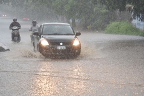 Rains continue in parts of Telangana, Godavari in spate