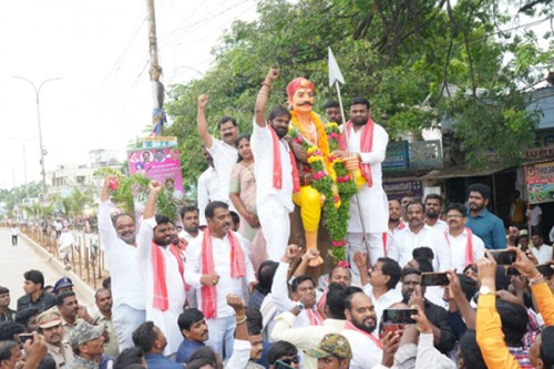 Telangana pays tributes to freedom fighter Papanna Goud