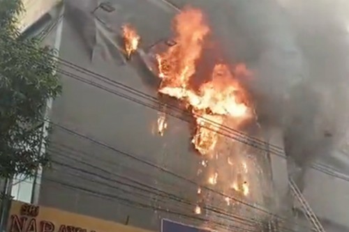 Fire breaks out in commercial complex in Hyderabad