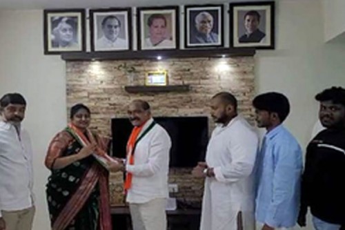 Former TDP leader and actor Divyavani joins Congress