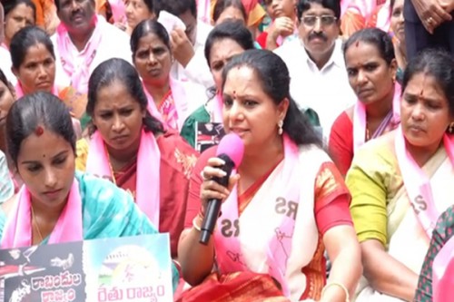 KCR's daughter Kavitha leads anti-Congress protest in Hyderabad