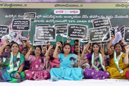 Kavitha leads protest to seek withdrawal of Government Order on women's quota