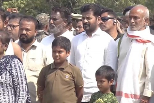 Telangana CM, ministers bid adieu to poet Andesri