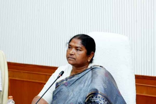 Telangana Minister Seethakka sends legal notice to KCR