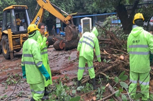 Heavy rain batters Hyderabad, inundate low-lying areas