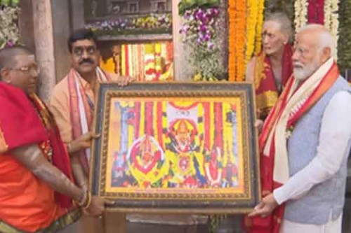 PM Modi worships at Ujjaini Mahakali temple in Secunderabad
