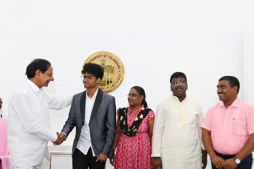 Telangana CM announces Rs 2.5 crore for Chess Grandmaster Praneeth