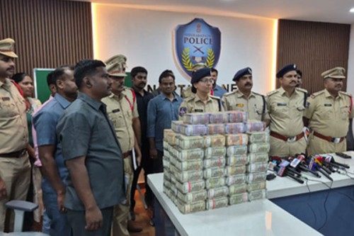 Hyderabad: Rs 4.05 crore hawala cash seized, two held