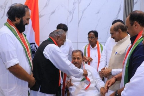 Senior Telangana leader Srinivas denies joining Congress